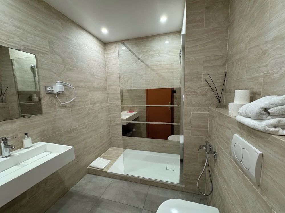 Classic Double room (full double bed)