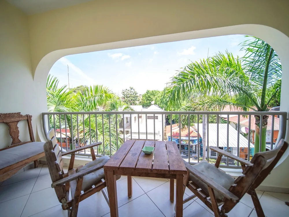 2BR Luxury Apartment in Heart Of Nightlife Area!