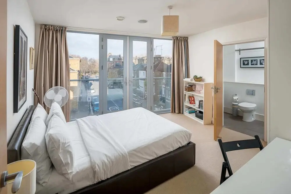 Bright Spacious 2bed 2bath in Battersea