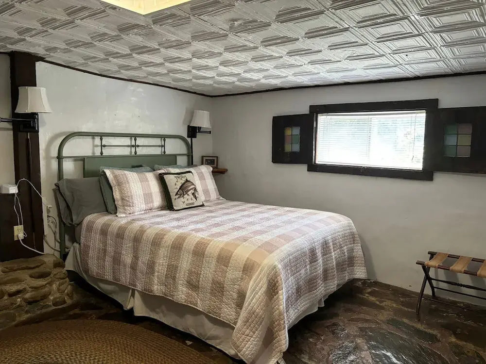 Economy room
