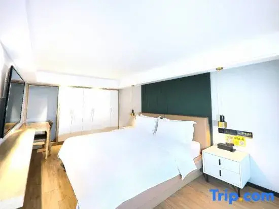 Deluxe Double room (full double bed)
