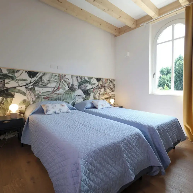 Economy Double room with courtyard view (full double bed)
