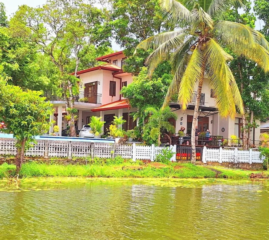 MYH - Lake Front Pvt Villa