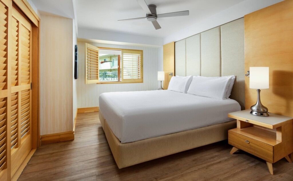 Pier South Resort, Autograph Collection by null