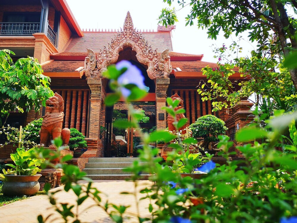 Phor Liang Meun Terracotta Arts - SHA plus