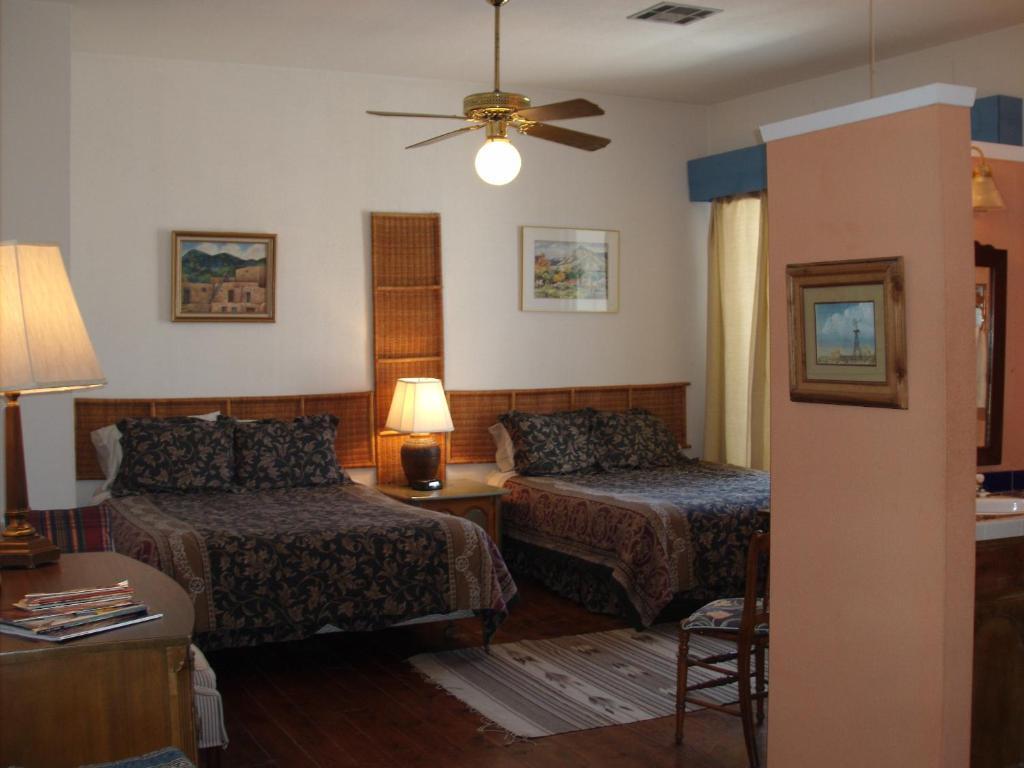 Lundeen Inn Of The Arts by null