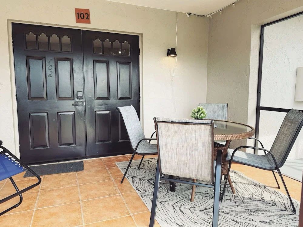 Bright 2BR Apt in Cape Coral Near Caloosahatchee River U102