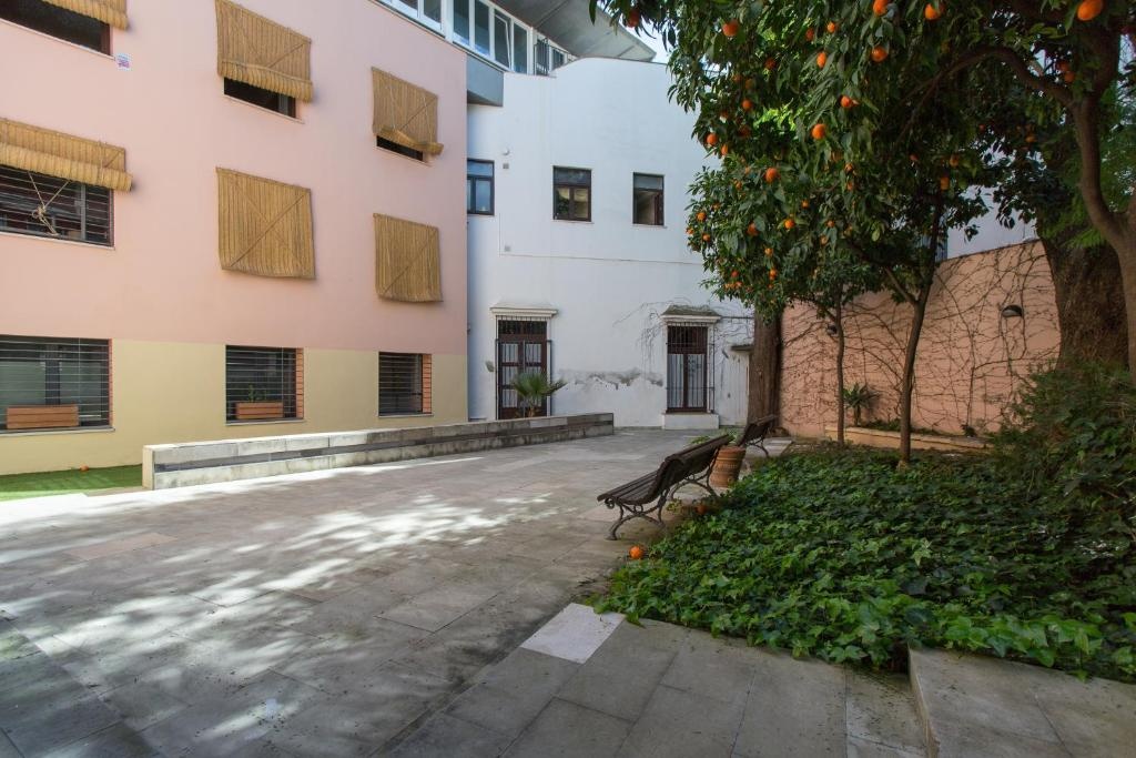 LR2 Private Terrace & Parking Right in the city Center
