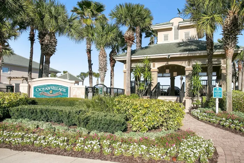 Tranquil Coastal Home With Ocean Views, Beach Access, Balcony & Shared Pool