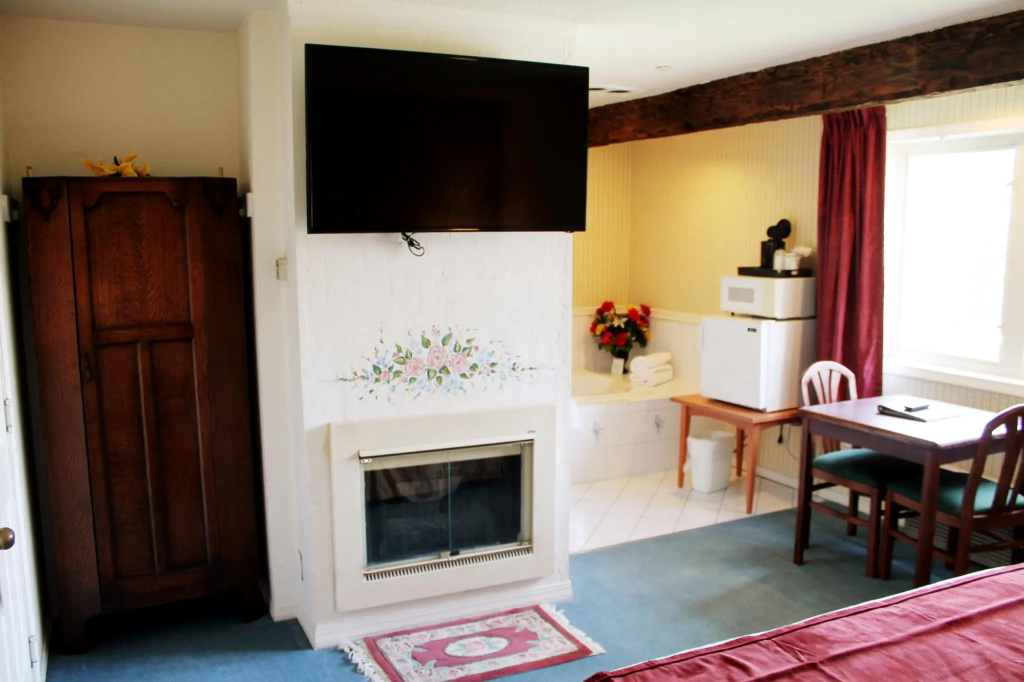 Double Suite (full double bed)
