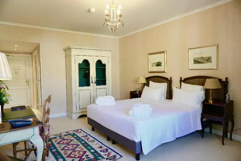 Classic Double room (full double bed)