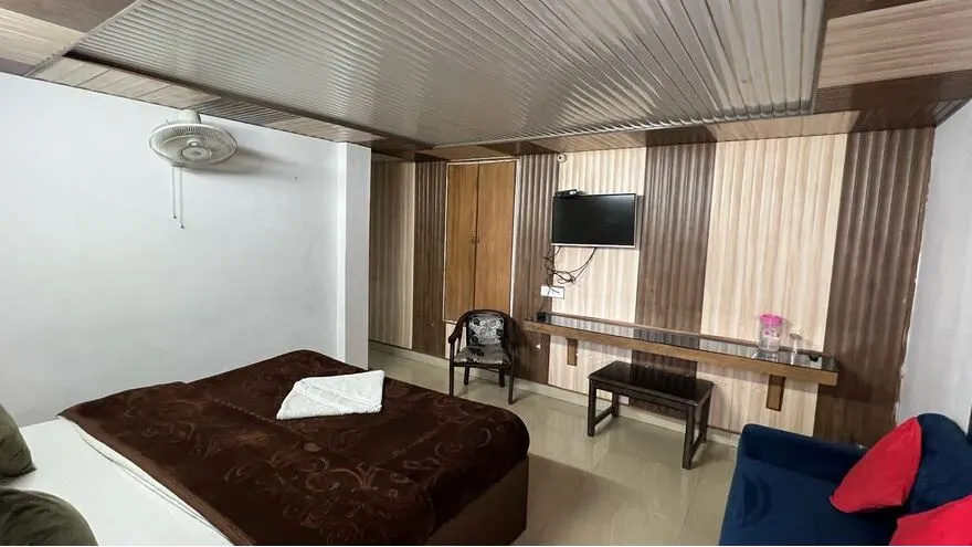 Deluxe Double room (full double bed)