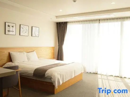 Deluxe Double room (full double bed)