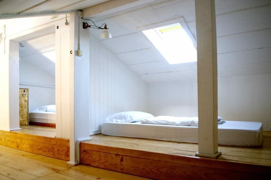 Goodnight Hostel by null