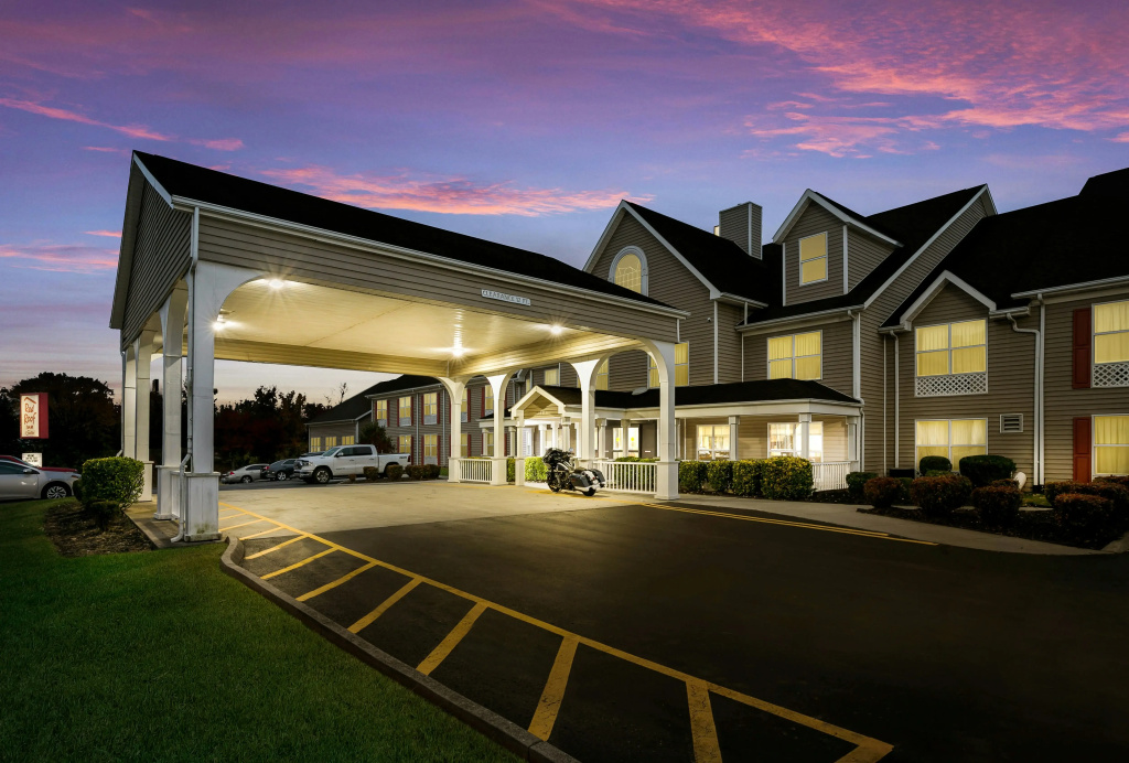 Red Roof Inn & Suites Knoxville East