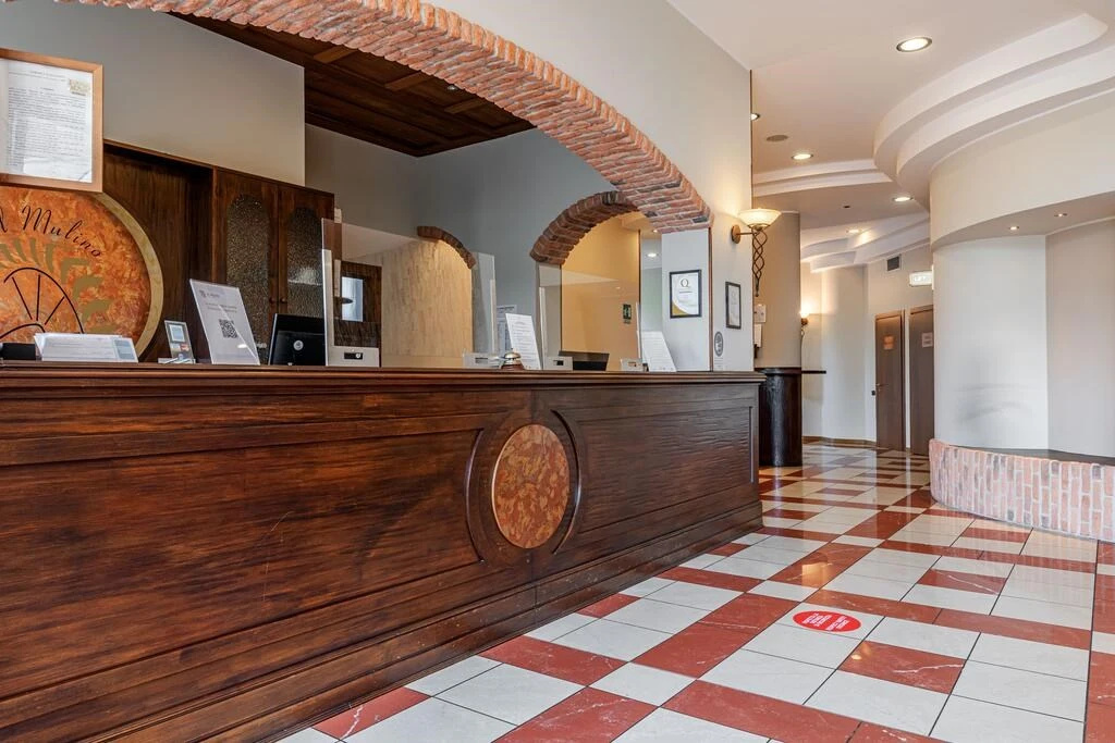 Lobby & Reception