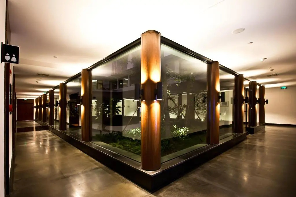 Lobby & Reception