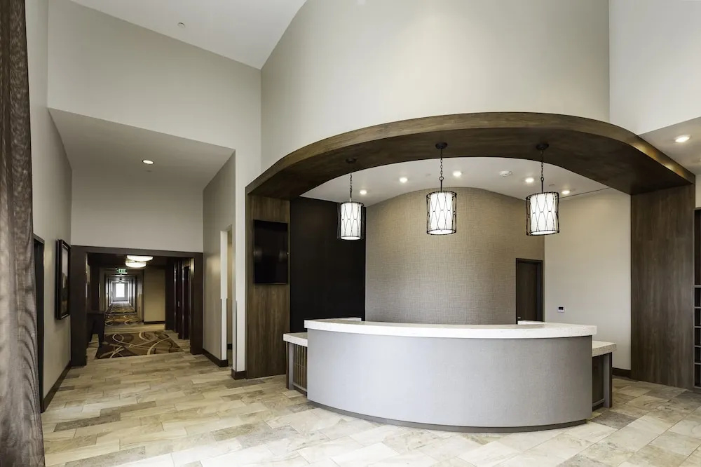 Lobby & Reception