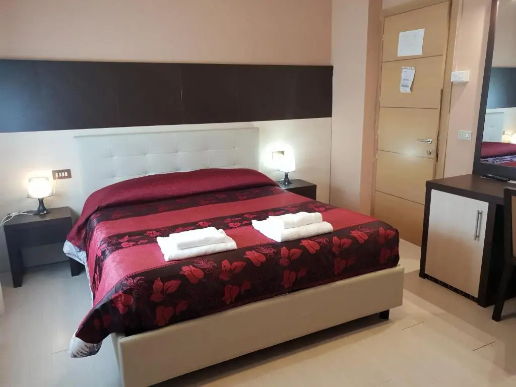 Double room (full double bed)