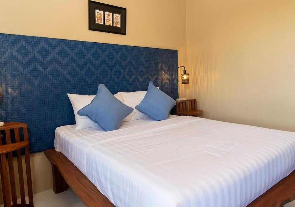 Deluxe Double room with pool view (full double bed)