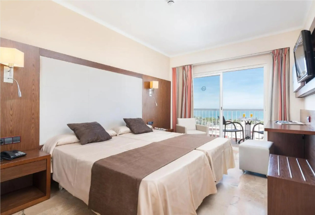Double room with sea view (full double bed)