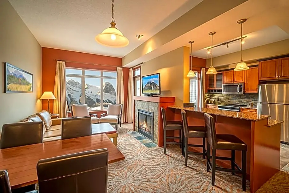 2 Bedrooms Suite with mountain view