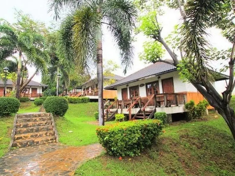 Rosthip Thani Resort(รสทิพย์ธานี รีสอร์ท)