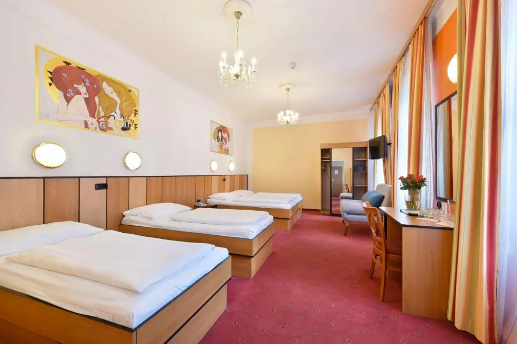 Standard Triple room