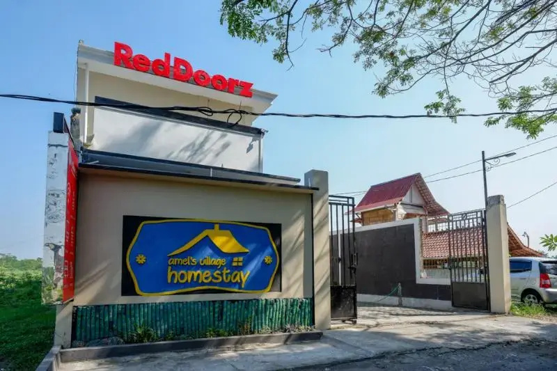 RedDoorz near Padang Golf Adisucipto: Фото объекта из Shelterz