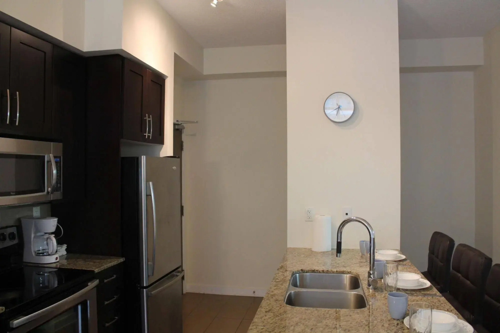 Custom Luxury Suite - By Elite Suites - фото 10