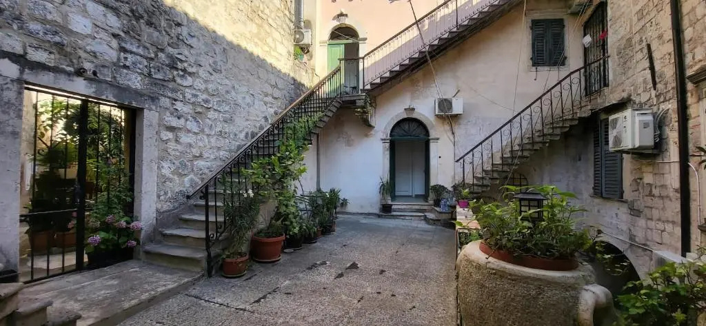 Cozy & Extravagant Suite in Antique Bizanti Palace