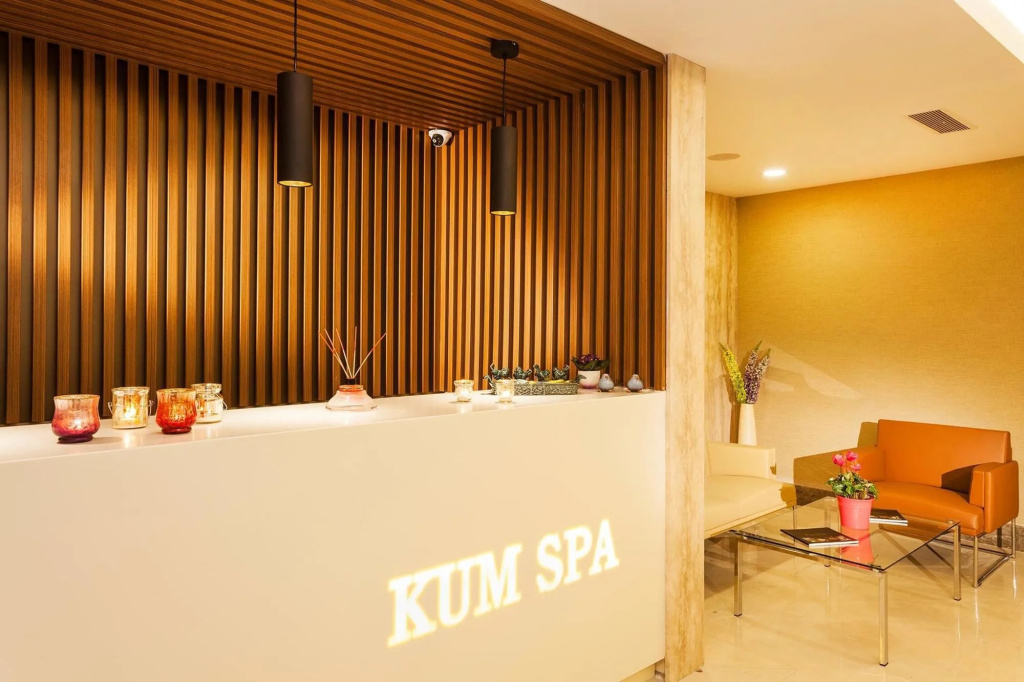 Lobby & Reception