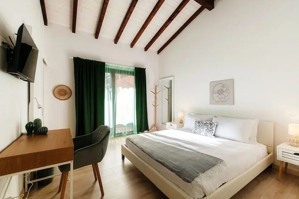 Standard Club room with balcony