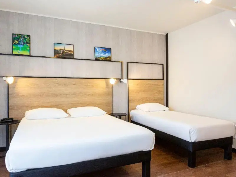 Deluxe Double room (full double bed)