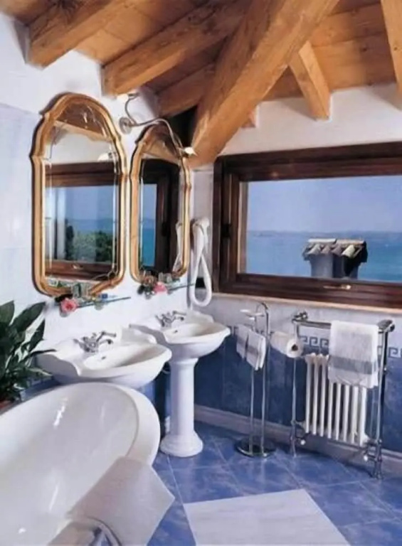 Comfort room