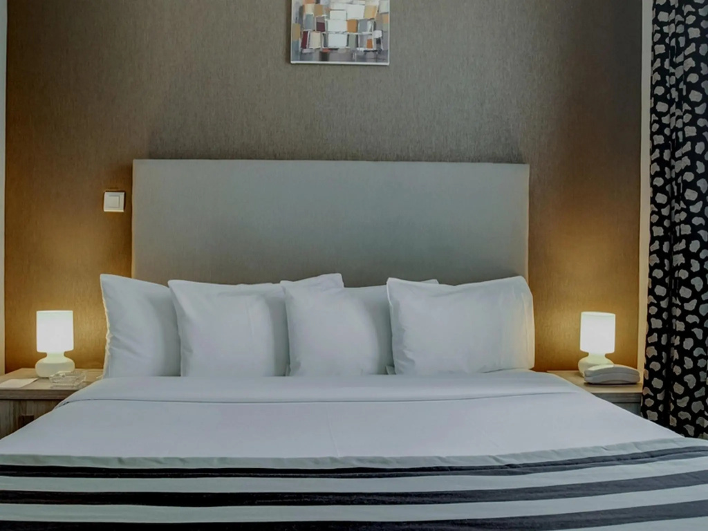 Deluxe Double room (full double bed)