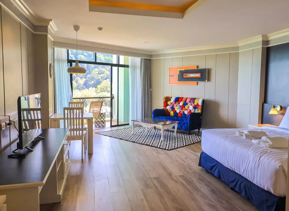 Deluxe room with balcony and with sea view