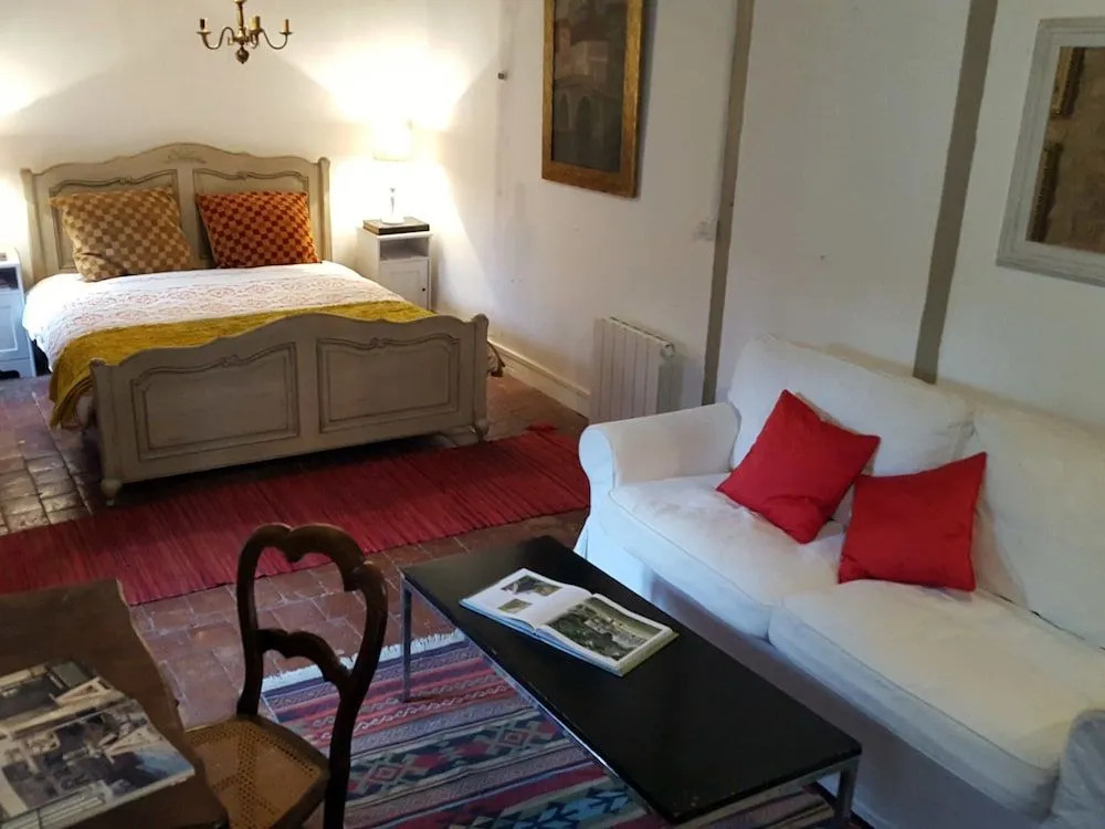 Cosy Castle in Onlay with Swimming Pool