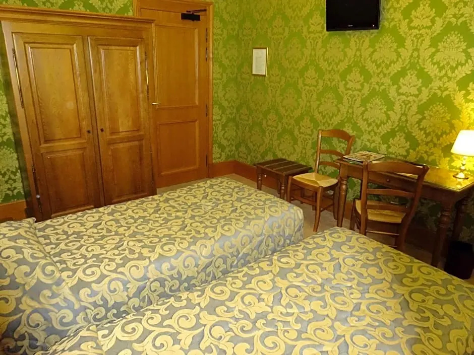 Logis Hôtel De La Cloche - Chambres
