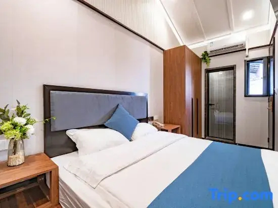 3 Bedrooms Standard room with courtyard view