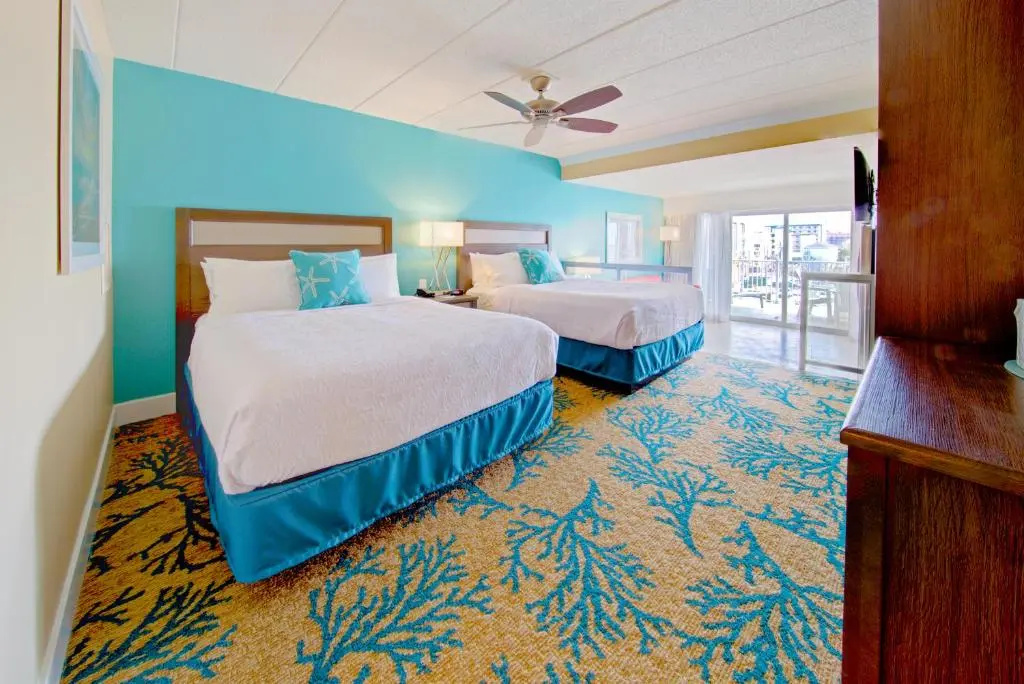 Suite with balcony and with pool view