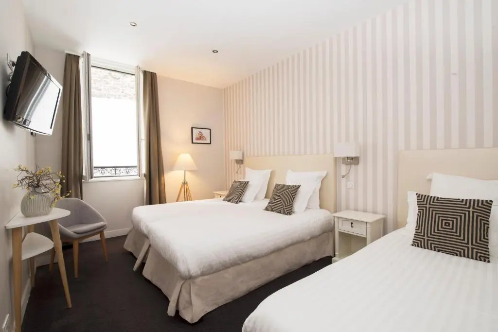 Standard Triple room