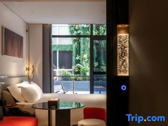 Standard room with balcony and with city view