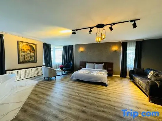 Double Suite (full double bed)