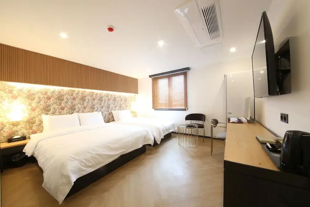 Deluxe Double room with partial ocean view (twin beds)