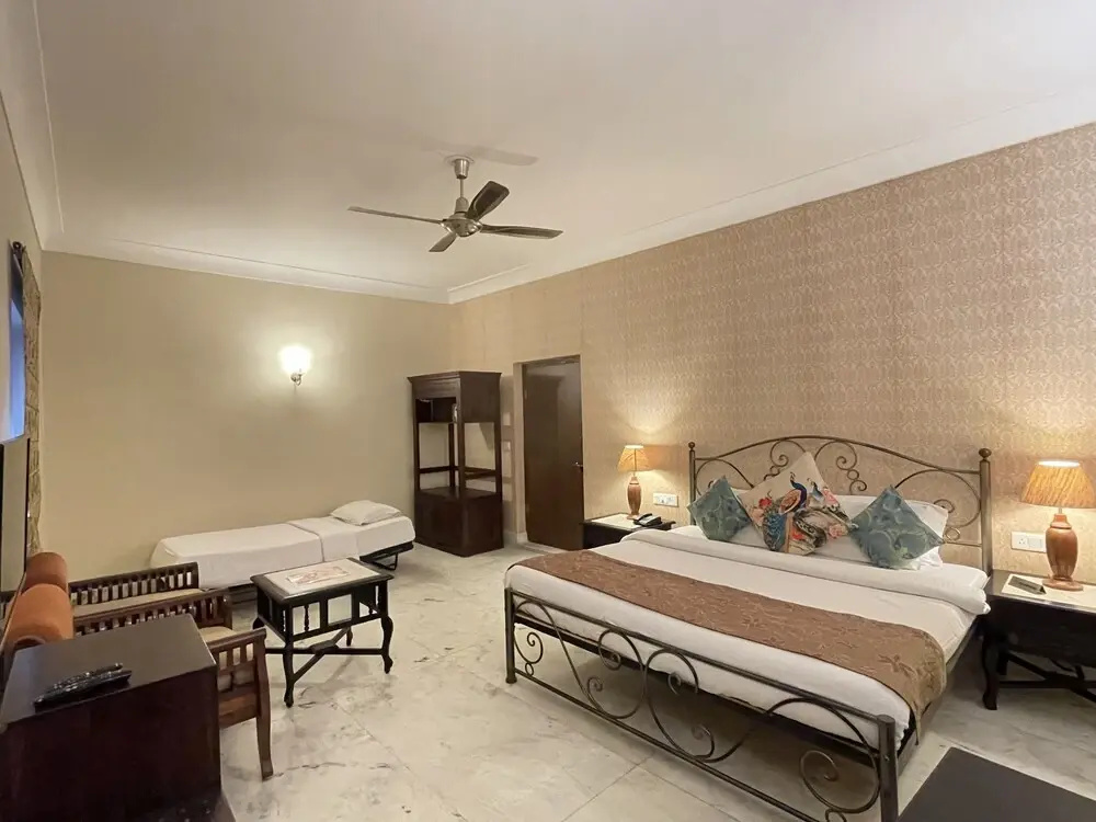Deluxe Triple room with courtyard view