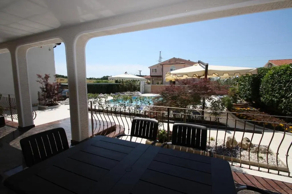 2 Bedrooms Comfort Apartment with pool view