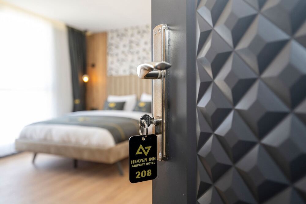 Heaven Inn Airport Hotel (By Ostrovok