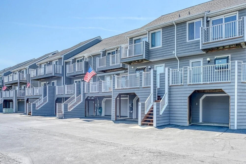 Harbour Island 20c 3 Bedroom Townhouse by Redawning