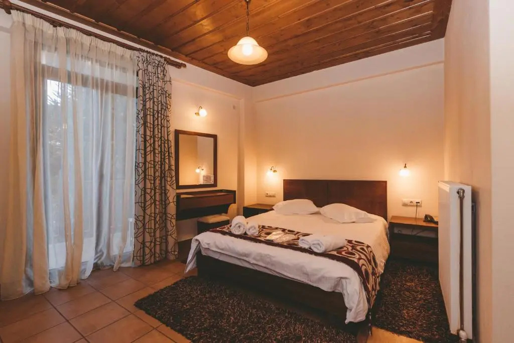 Double room with mountain view (full double bed)
